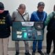 Cayó banda de "sesentones" tras robar celular en plena descarga de frutas