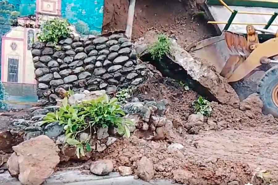 Lluvias provocan derrumbe en gradas "Caracol" y amenazan viviendas