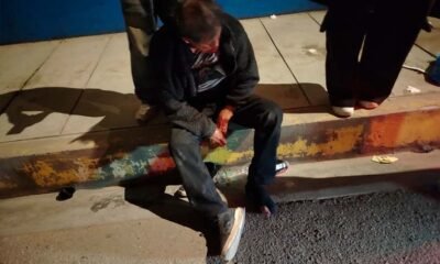 Serenos auxilian a adulto mayor que terminó con el rostro ensangrentado tras aparatosa caída