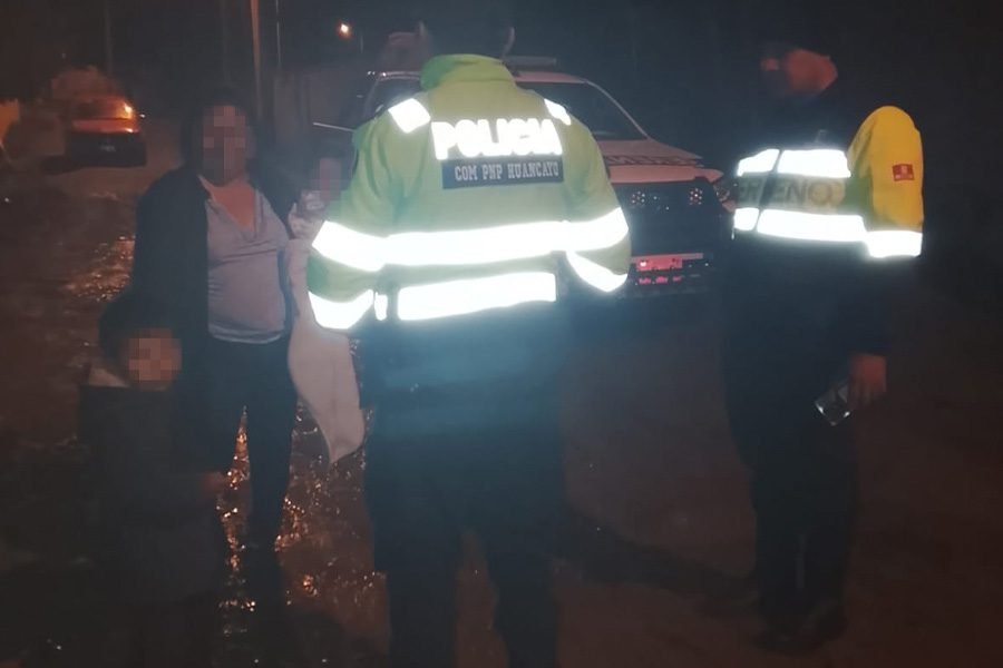 Huancayo: Adolescente ataca brutalmente a su hermana frente a sus hijos pequeños