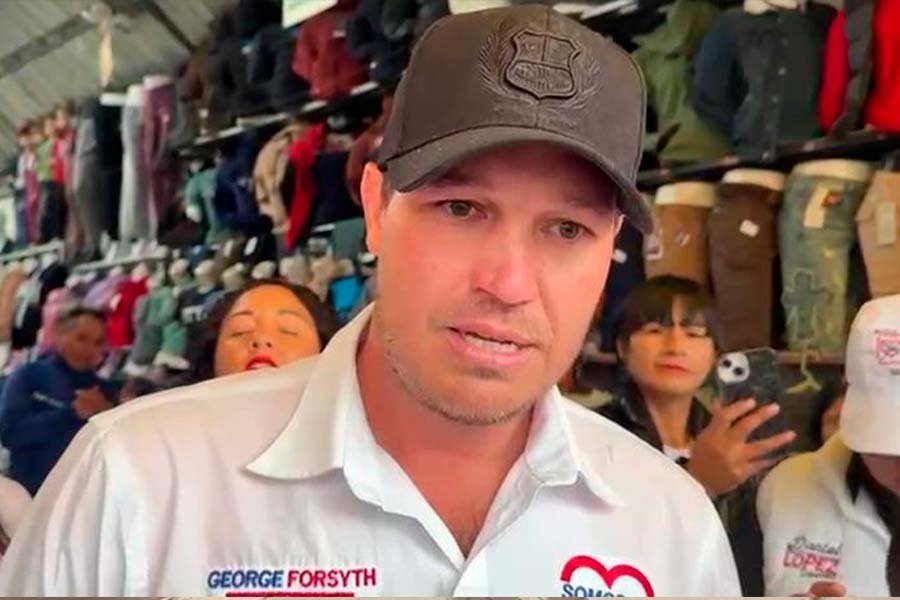 El candidato de Somos Perú evita las zonas de conflicto y prioriza su agenda con el sector informal en una ciudad paralizada.