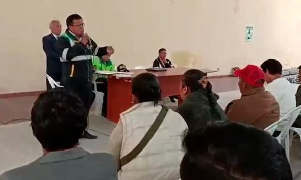Caos en Huancayo: Mesa de diálogo por pasajes termina en jaloneos, gritos y retiro policial de empresa