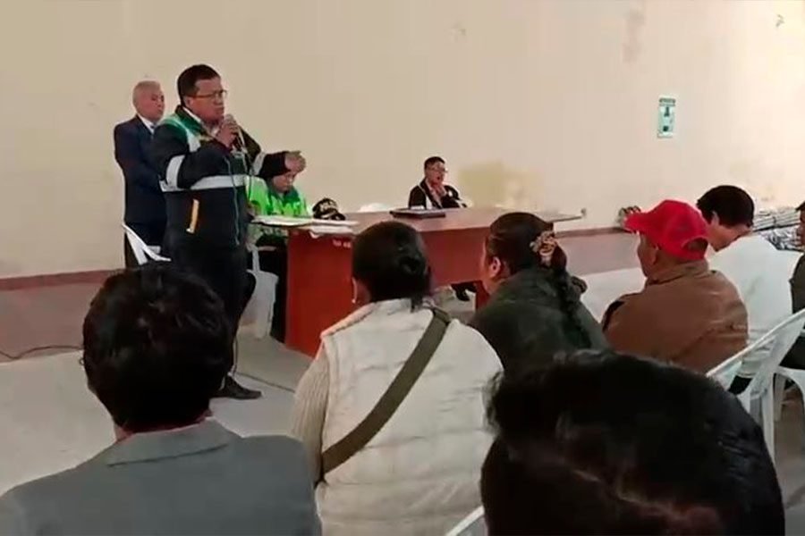 Caos en Huancayo: Mesa de diálogo por pasajes termina en jaloneos, gritos y retiro policial de empresa