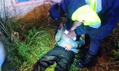 Entre el frío y el peligro: Serenos salvan a joven que dormía a orillas del río Shullcas