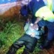 Entre el frío y el peligro: Serenos salvan a joven que dormía a orillas del río Shullcas