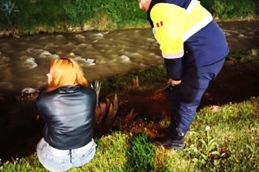Intervención oportuna: Serenos persuaden a mujer en peligro a orillas del río Shullcas