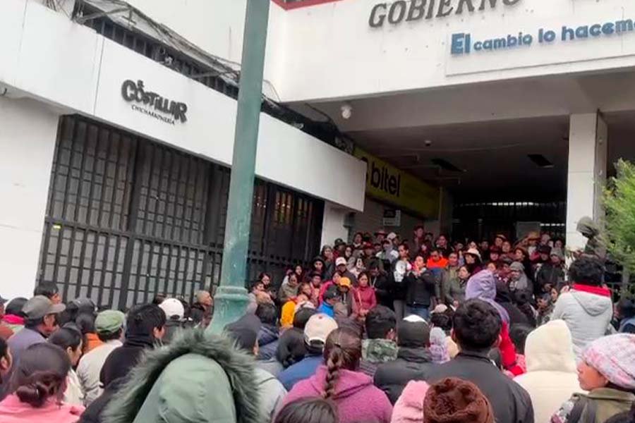 Movilización vecinal en el GORE termina entre acuerdos y respaldo a Zósimo Cárdenas