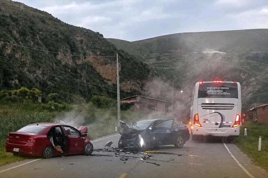 Choque frontal en la Carretera Central deja un muerto y ocho heridos en Jauja