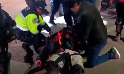Pareja resulta herida de gravedad tras ser embestida por una combi