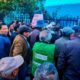 Vecinos protestan frente a SEDAM Huancayo y rechazan instalación de medidores