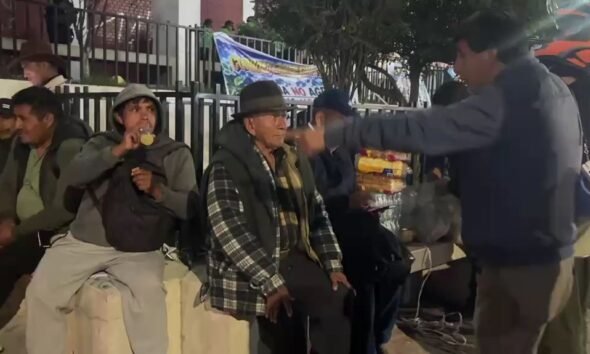 Comuneros de Pariahuanca pernoctarán frente al Gobierno Regional tras enfrentamientos y cuatro heridos
