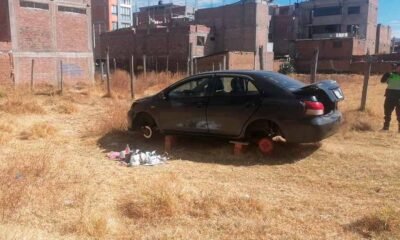 Delincuentes desmantelan y abandonan vehículo robado en el sector Cajas Chico