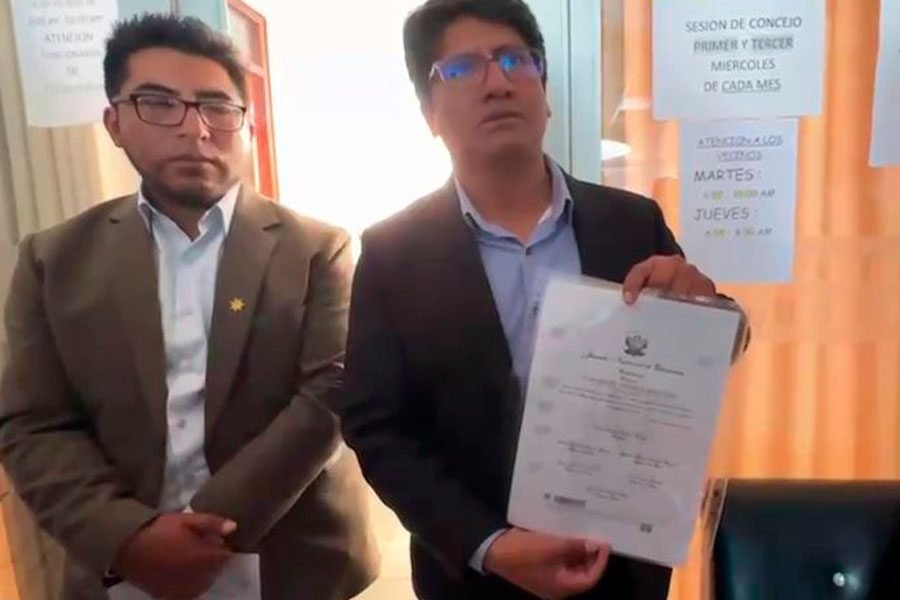 Iván Medina asume la Alcaldía de El Tambo en medio de cuestionamientos a funcionarios municipales