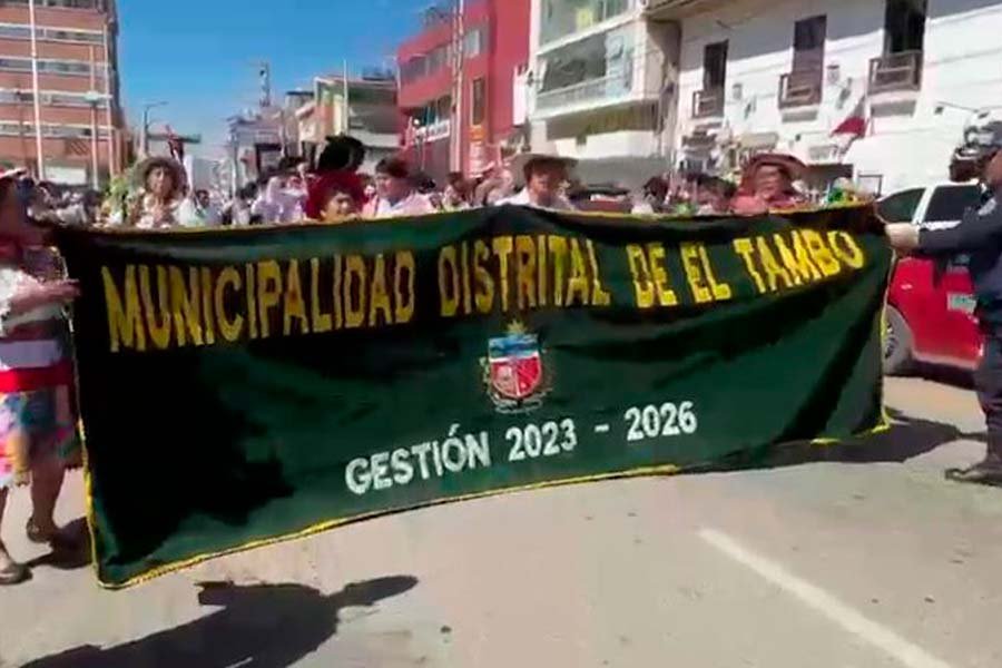 Comparsa por el Santiago Wanka se realizó en horario laboral y deja oficinas municipales con escasa atención
