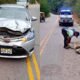Desprendimiento de rocas daña automóvil en el sector Puerto Inca, en Perené