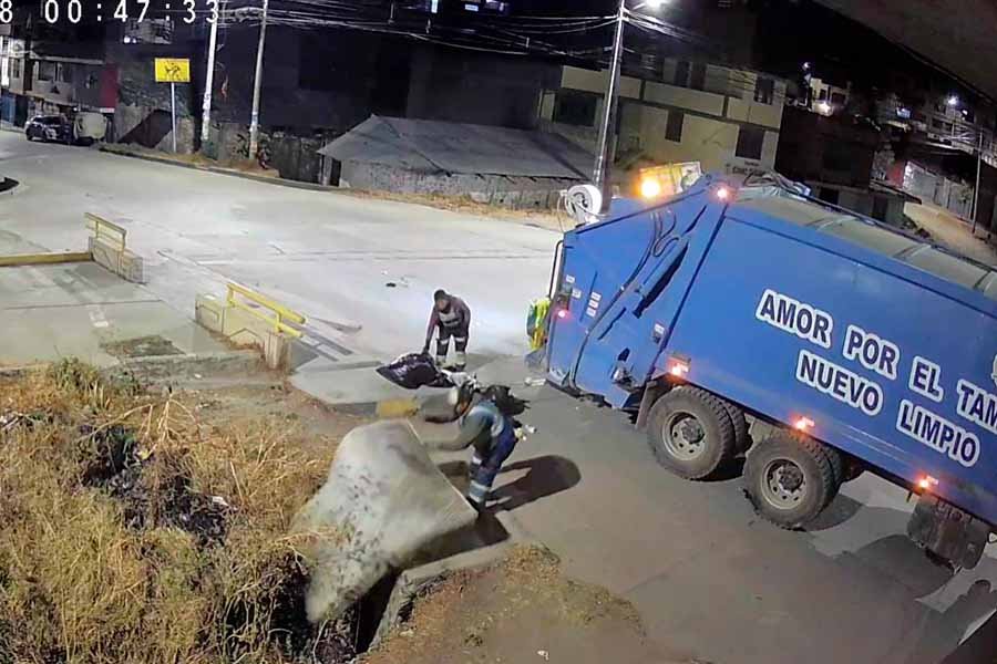 Vecinos de El Tambo denuncian que trabajador de limpieza arrojó colchón a una acequia