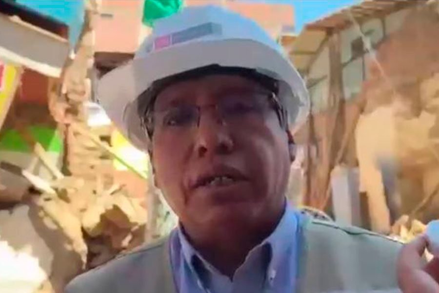 Casona en riesgo de colapso pone en peligro a transeúntes y obliga a un desmontaje controlado