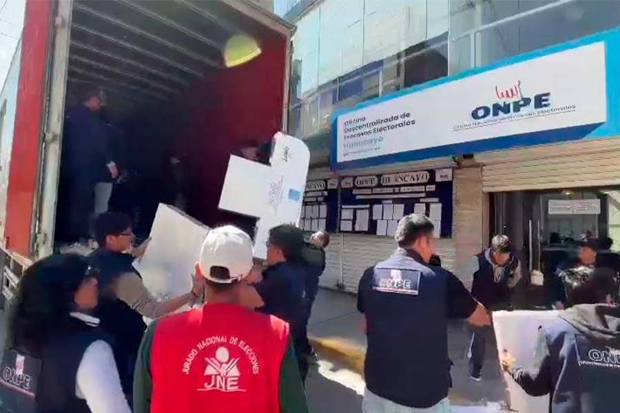 Material electoral llega a Huancayo y será distribuido a 97 locales de votación